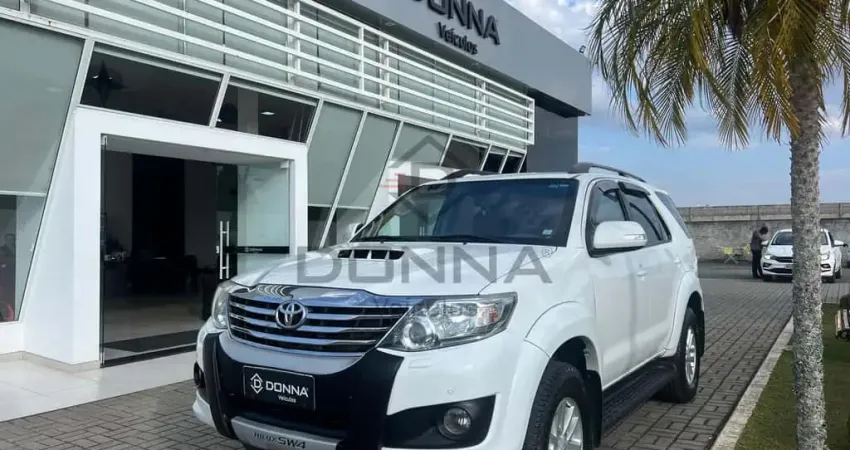Toyota Hilux SW4 I/ SRV4X4 - Branca - 2012/2013
