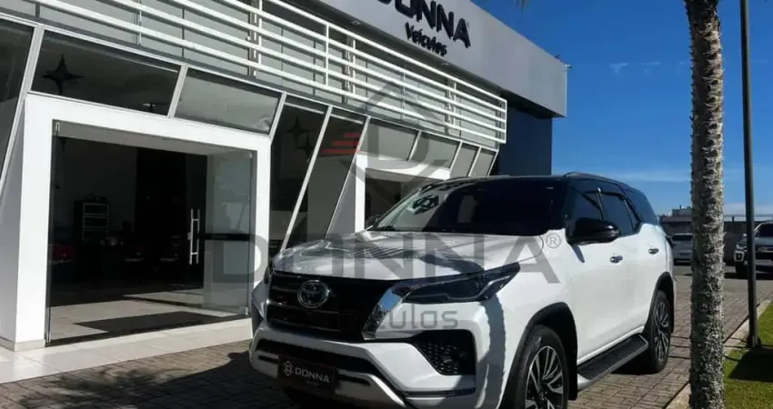 Toyota Hilux SW4 SRX 4x4 2.8 TDI 16V Dies. Aut.  - Branca - 2023/2023