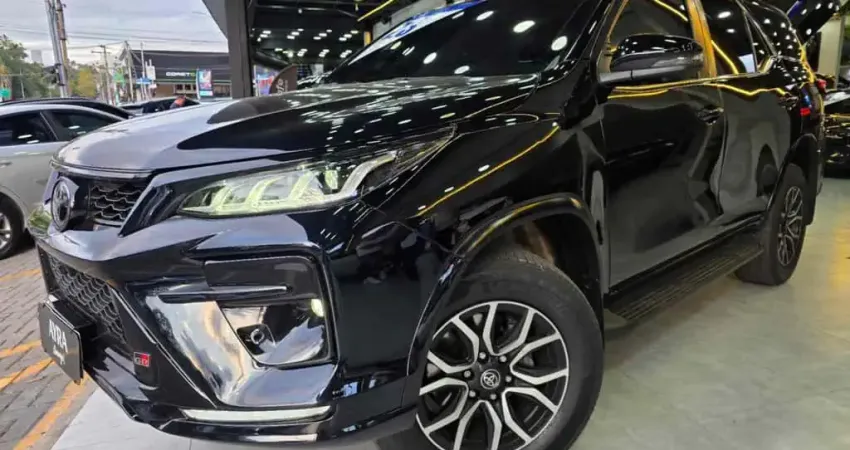 Toyota Hilux sw4 2023 2.8 d-4d turbo diesel gr-s 7l 4x4 automático