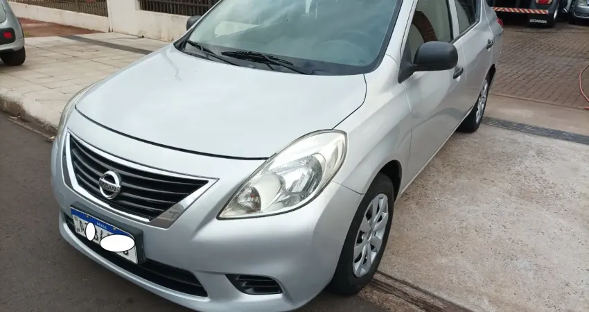 Nissan Versa 1.6 S - Mec. 2013 / 2014 - veiculo para familia , que queira o maior porta malas da cat