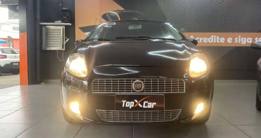 Fiat Punto ATTRACTIVE - Preta - 2011/2012