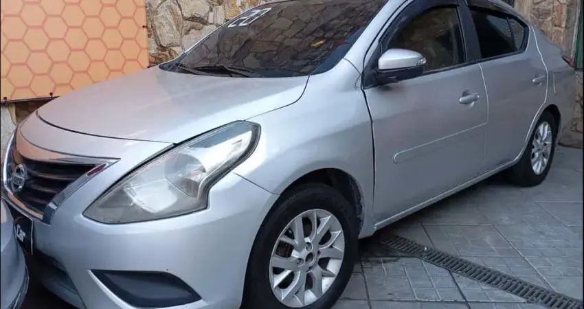 Nissan Versa 16 SV - Prata - 2019/2020