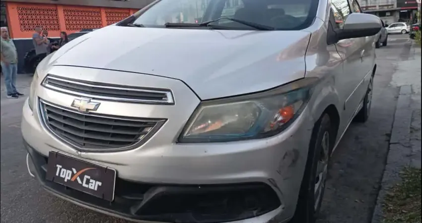 Chevrolet Onix 1.4MT LT - Prata - 2012/2013