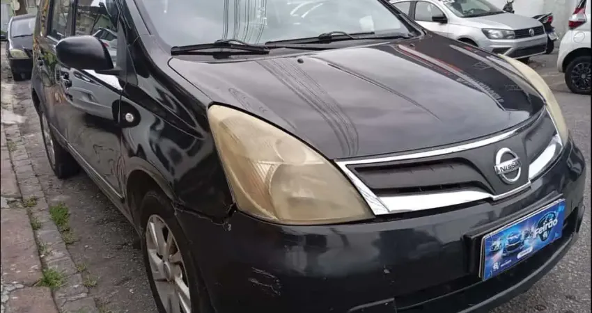 Nissan Livina S 1.6 16V Flex Fuel Mec. - Preta - 2012/2013