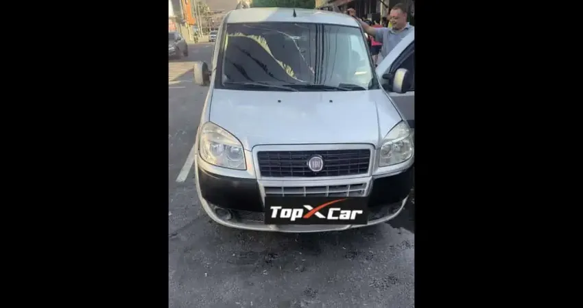 Fiat Doblo Essence 1.8 Flex 16V 5P - Prata - 2015/2016