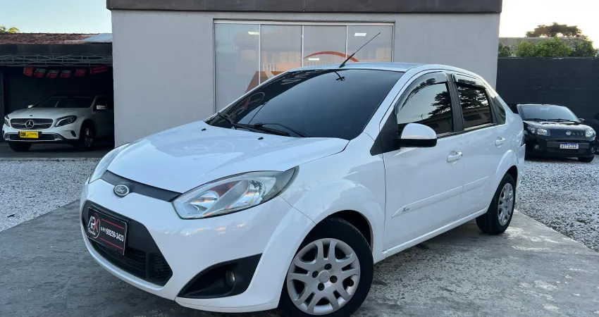 FORD FIESTA SEDAN 1.6 ROCAN COMPLETO, ANO 2014, ÓTIMA OPÇÃO PRO SEU DIA A DIA.