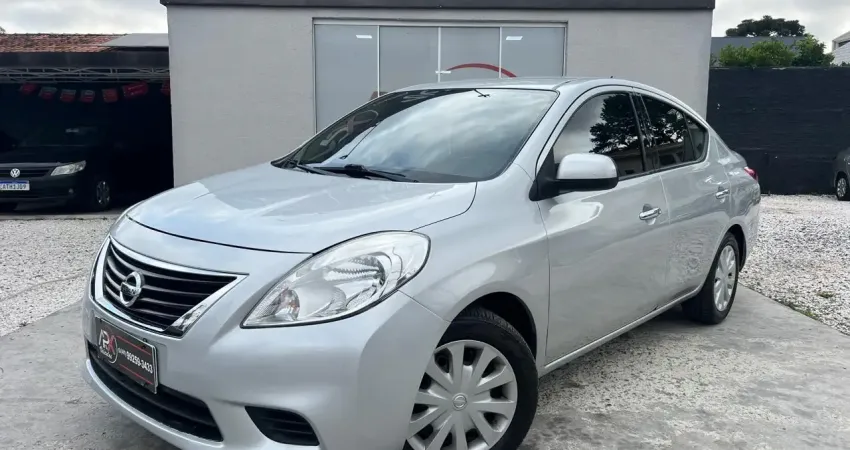 NISSAN VERSA SV 1.6 COMPLETO, ANO 2014, CONFORTO E ECONOMIA NUM SEDAN.