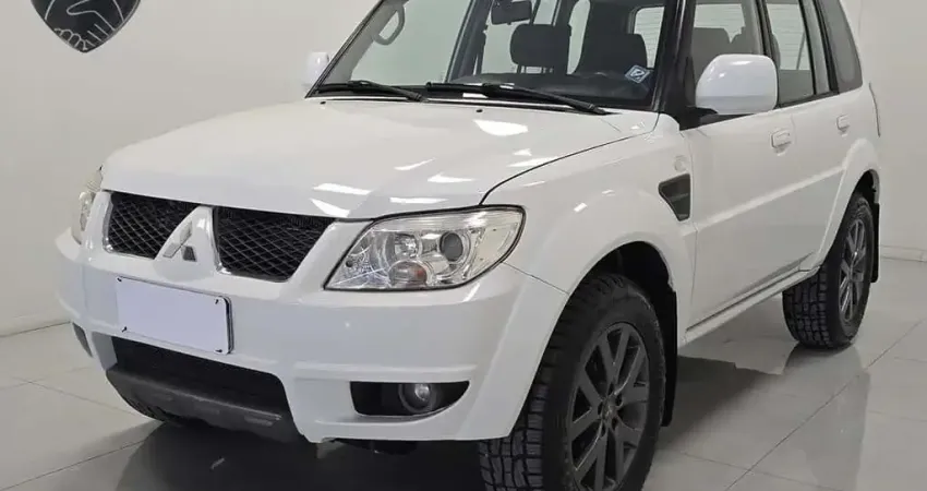Mitsubishi Pajero TR4 2.0 Flex 16V 4X2 Aut.  - Branca - 2013/2014