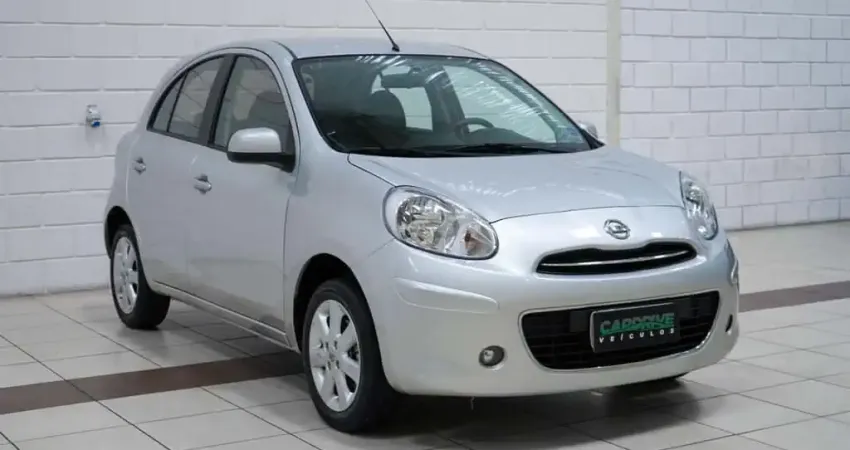 Nissan March SV 1.6 16V Flex Fuel  - Prata - 2013/2014