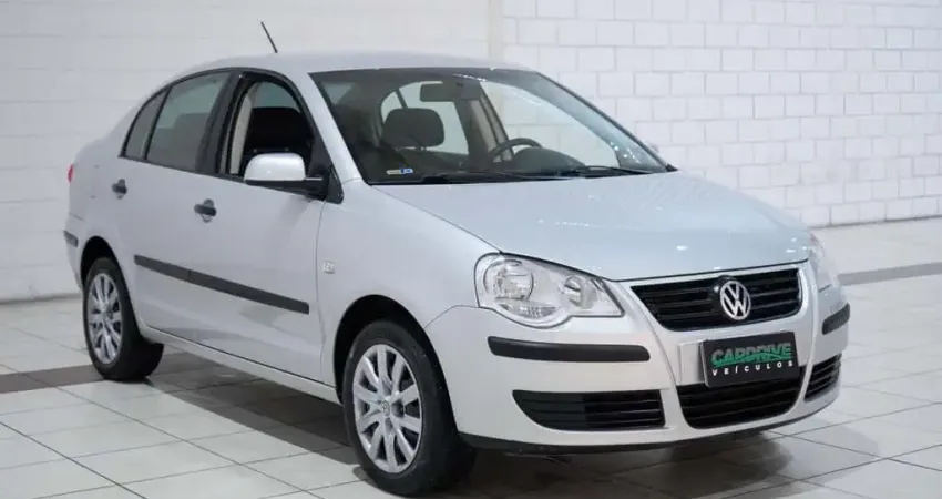 Volkswagen Polo Sedan 1.6 Mi Total Flex 8V 4p  - Prata - 2008/2008