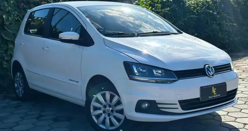 Volkswagen Fox Comfortline 1.0 Flex 12V 5p  - Branca - 2015/2016