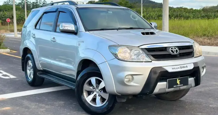 Toyota Hilux SW4 Srv 3.0 Aut - Prata - 2005/2006