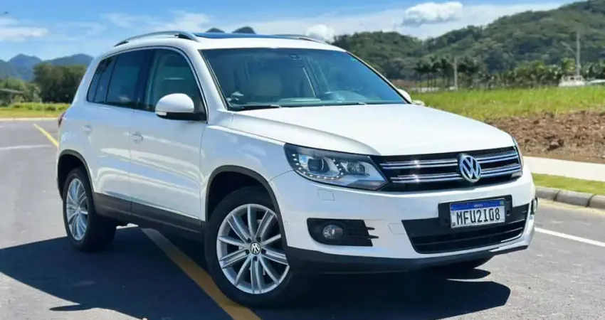 Volkswagen Tiguan 2.0 TSI 16V 200cv Tiptronic 5p  - Branca - 2013/2014