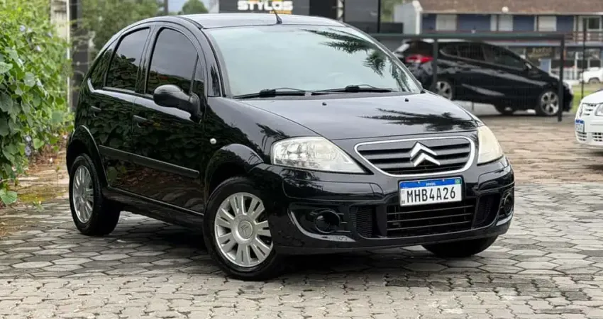 Citroën C3 GLX 1.4  - Preta - 2010/2011