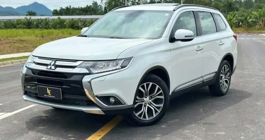 Mitsubishi Outlander 2.2 DIESEL 4X4 7 LUGARES - Branca - 2015/2016