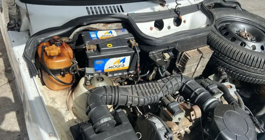 Veículo ótimo estado apenas com uma batida na lateral ótima pra trabalho