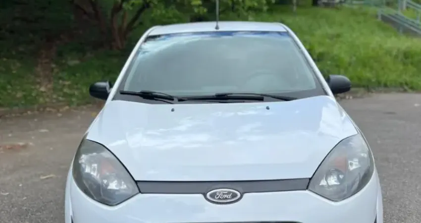 Veículo:  FORD FIESTA 1.0 Ano Modelo:  2013 Valor: R$ 27.900,00  COMPLETO;  4 PNEUS NOVOS;