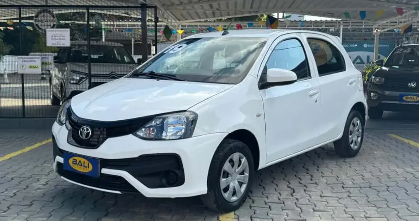 Toyota Etios X 1.3 Flex 16V 5p Mec.  - Branca - 2018/2019