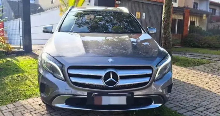 MERCEDES-BENZ GLA200 2015