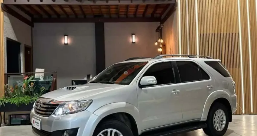 TOYOTA HILUX SW4 3.0 SRV 4X4 7 LUGARES 16V TURBO INTERCOOLER DIESEL 4P AUTOMÁTICO