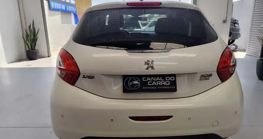 Peugeot 208 Griffe 1.6 Flex 16V 5p Mec.  - Branca - 2014/2015