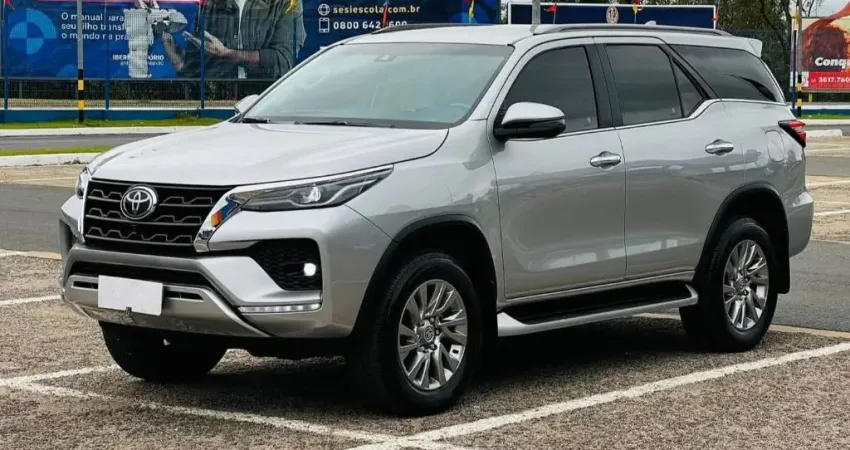 TOYOTA SW4 SRX 2.8 TB DIESEL 7 LUGARES IMPECÁVEL 