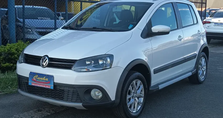 VOLKSWAGEN CROSSFOX 1.6 8V MANUAL COMPLETO IMPECÁVEL  COM APENAS 114 MIL KM