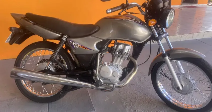 Moto Honda CG Titan 125 KS – Ano 2000 Ótimo estado de conservação, ideal para o dia a dia