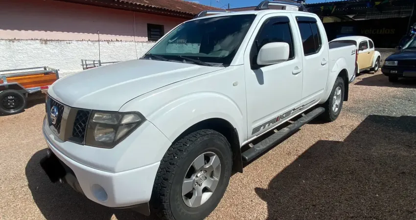  Nissan Frontier 2.5 XE 4x4 CD Electronic Turbo – Potência e Conforto!