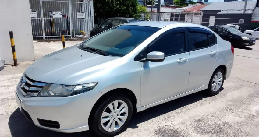 City LX 1.5 super inteiro.