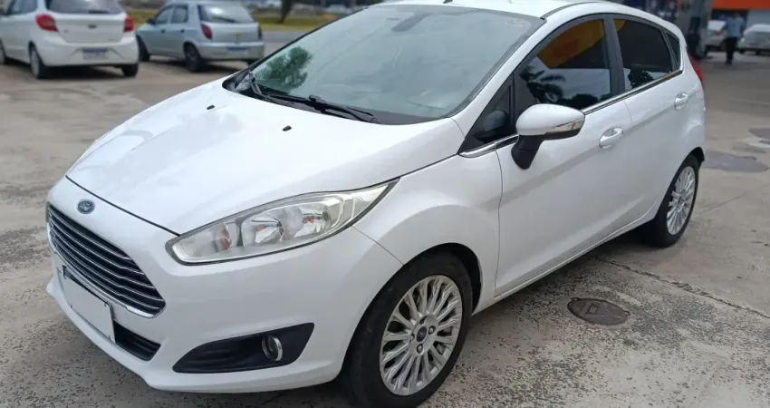 Titanium 1.6 Completo super novo em excelente estado com manual e chave cópa.