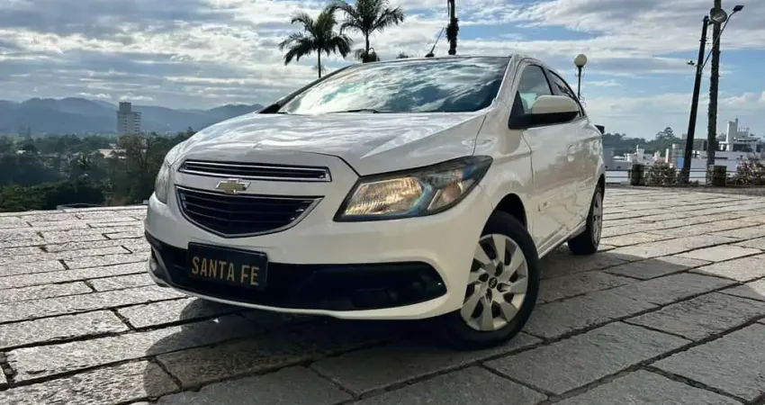 Chevrolet Onix 1.4AT LT - Branca - 2014/2014