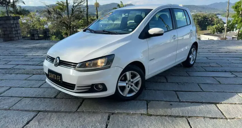 Volkswagen Fox HL IMOTION - Branca - 2014/2015