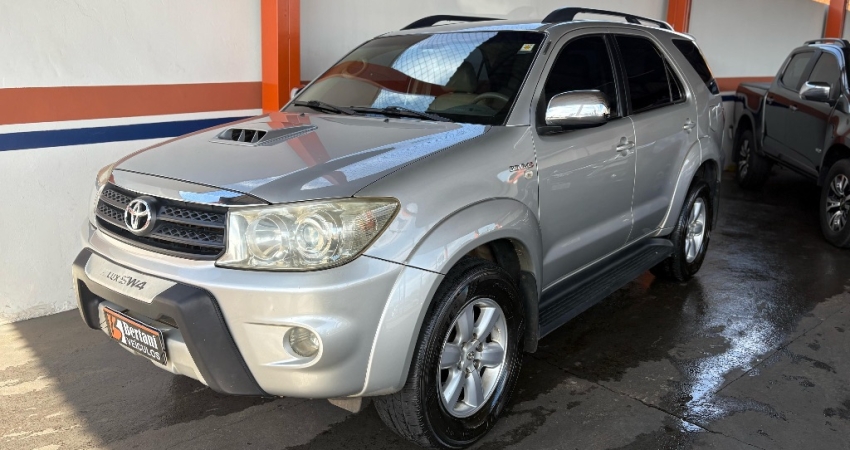 HILUX SW4 3.0 16V 4P SRV 4X4 7 LUGARES TURBO DIESEL AUTOMÁTICO ANO 2011