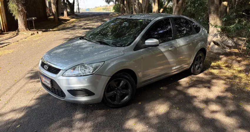 Ford Focus Hatch 2.0 Duratec – 2009 – Completo – R$ 35.900,00  