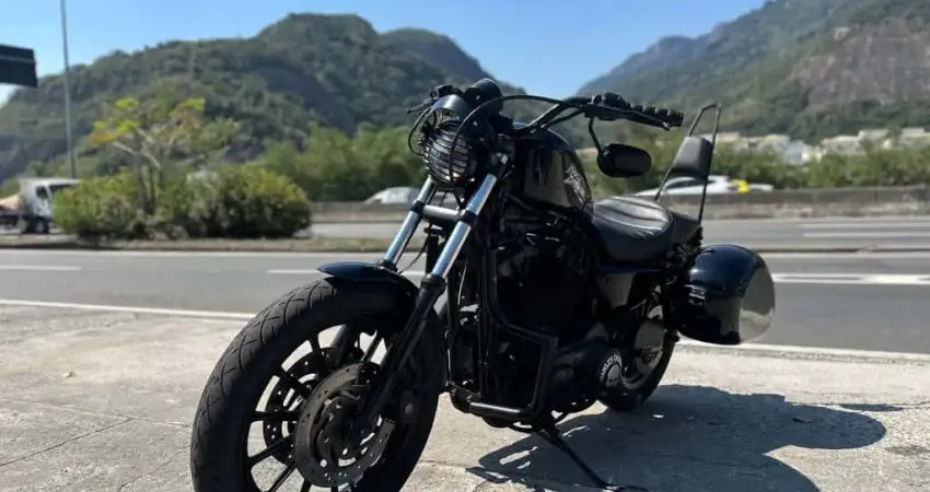 HARLEY-DAVIDSON XL 883 R