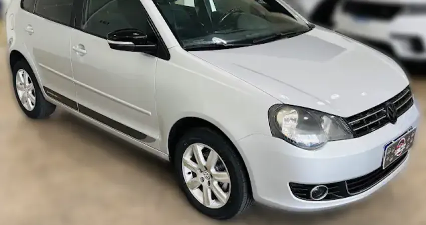 Volkswagem Polo 1.6 Sportline - Completo - Periciado - Pneus bons - Controle de Som no volante - Pad