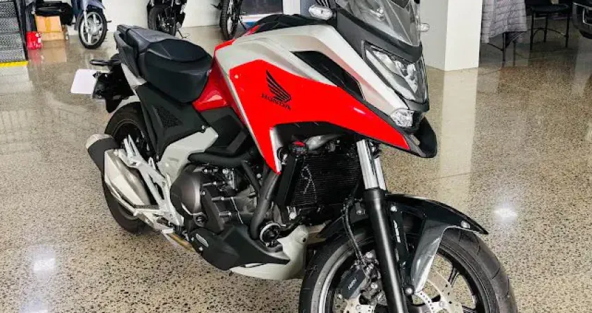 NC750X DCT - Cambio automatico - Apenas 4700km - Garantia Honda - Pneus novos 