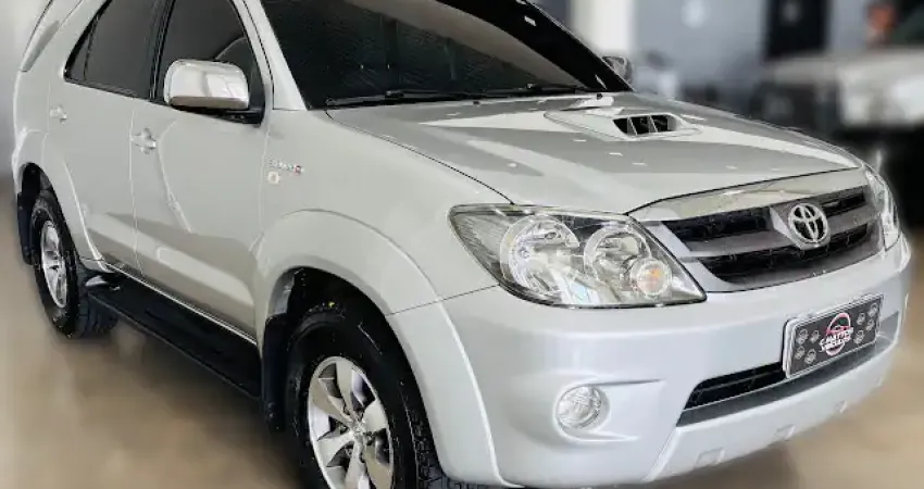 Toyota Hilux SW4 3.0 4x4 5 lugares - Extra - Sem retoques - Pneus bons - Interna Clara - Pericia apr