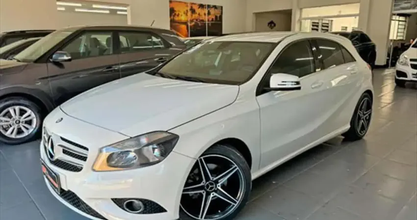 MERCEDES-BENZ A 200 1.6 Turbo Urban 16V - 2013/2014