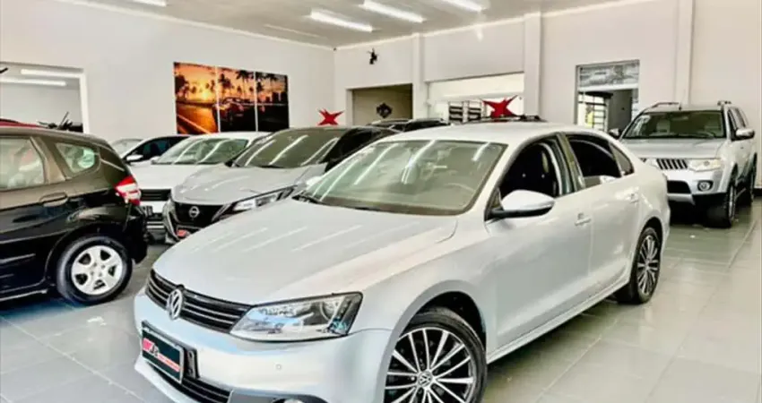 VOLKSWAGEN JETTA 2.0 TSI Highline 200cv - 2012/2013