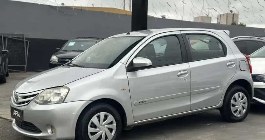 TOYOTA ETIOS HB XS 1.5 MANUAL 2014
