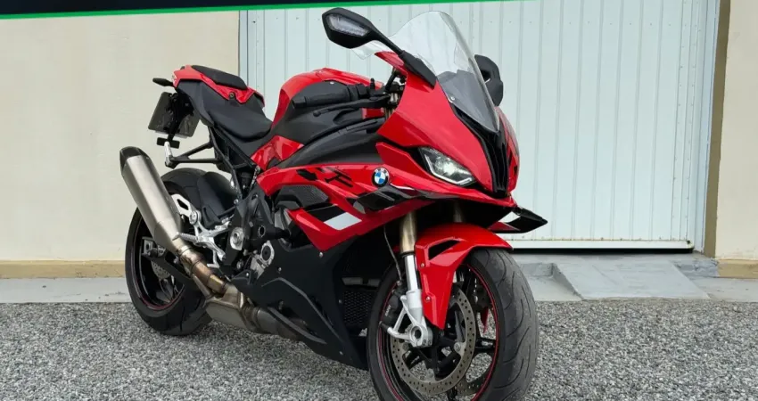 BMW S1000 RR 2024 COM ESCAPAMENTO AKRAPOVIC + BAIXA KM (3.700)