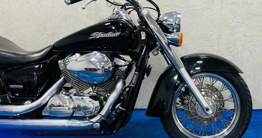 SHADOW 750
