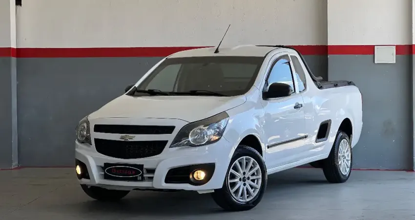 Chevrolet Montana LS 1.4 Flex - Completa + ar gelando + rodas de liga leve