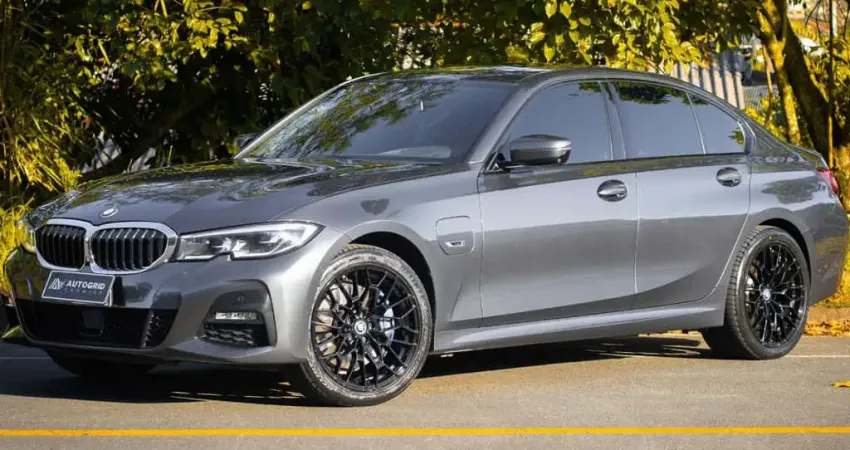 BMW 330e M SPORT 2.0 TURBO HIBRIDA - Cinza - 2021/2022