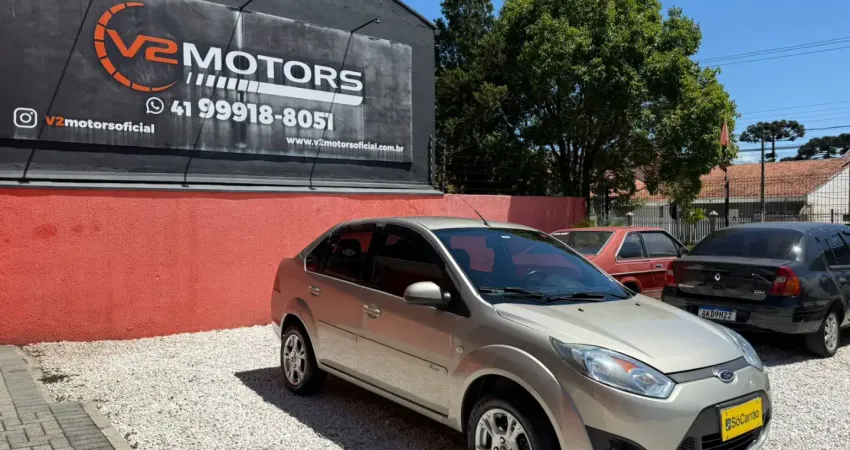 FORD FIESTA SEDAN 1.6 FLEX 2013 COMPLETO!!! Veículo possui ar condicionado, direção hidráulica, vidr