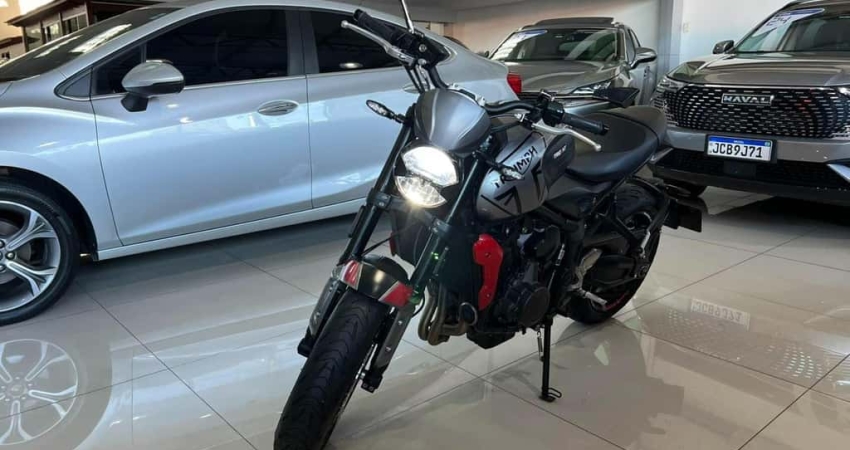 TRIUMPH TRIDENT 2023