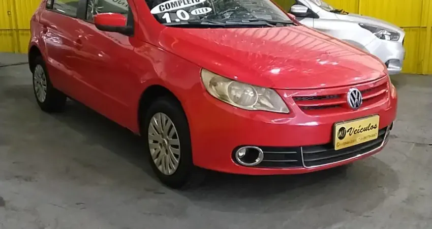 Carro bem conservado e de família pra passeio