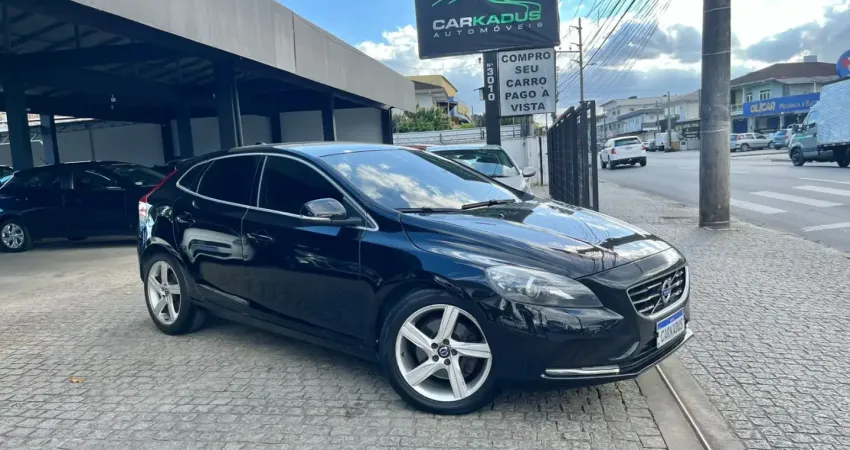 VOLVO V40 T5 2016